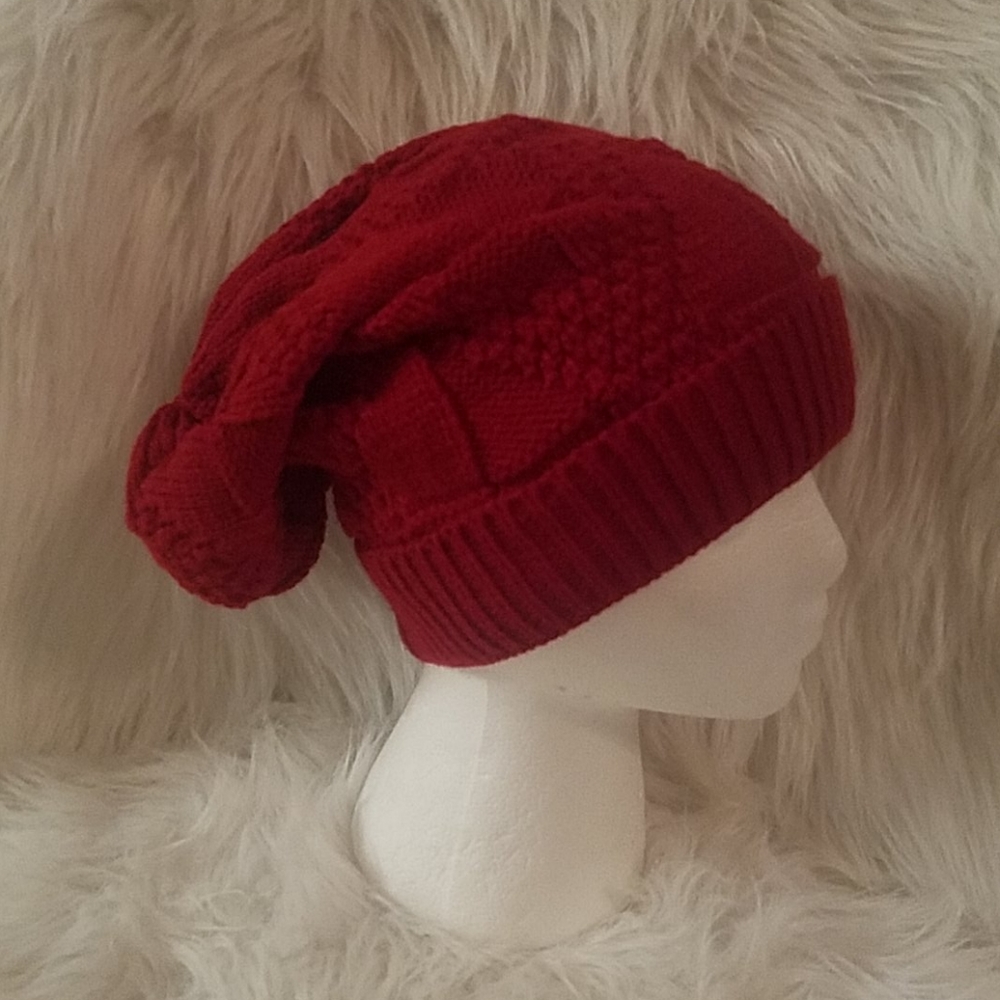 RED SLOUCHED BEANIE